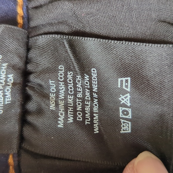 Tahari Distressed Whiskering Dark Wash Jeans 4/27 Dark Wash Blue - Picture 9 of 15